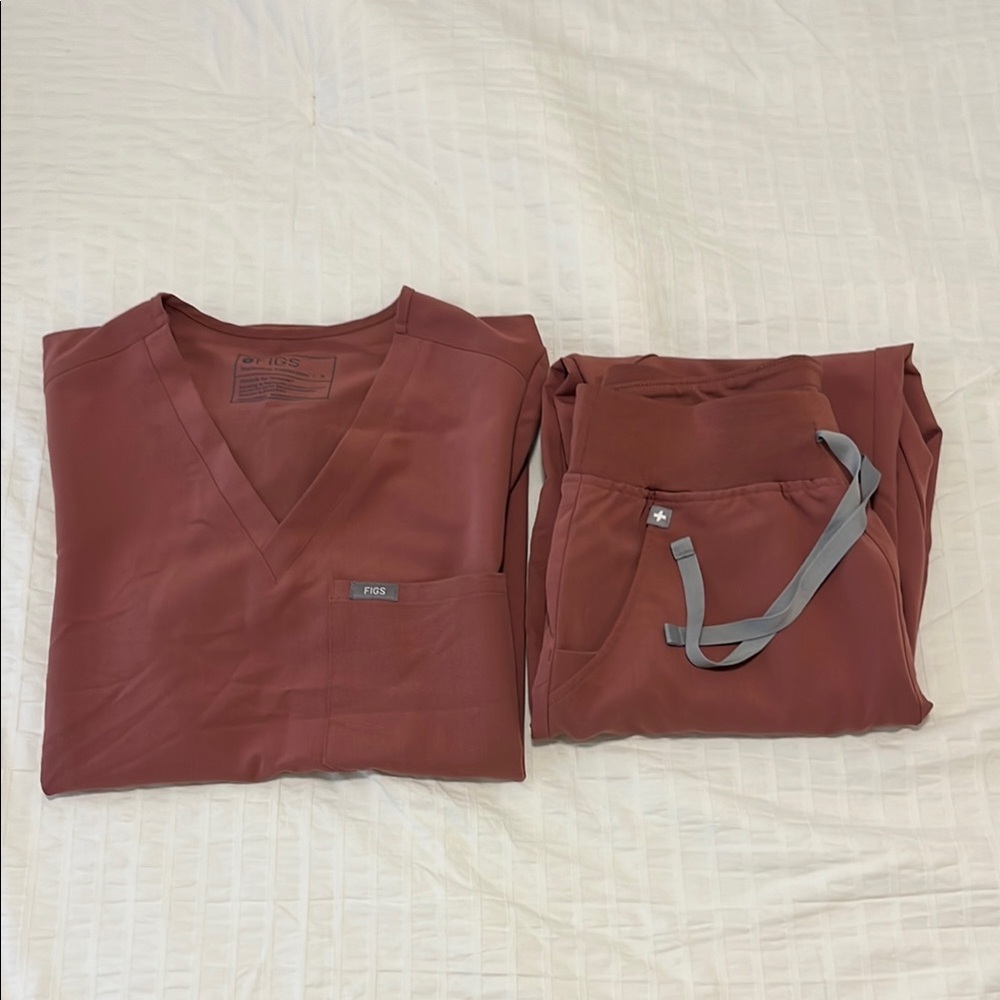 Figs “Mauve” scrub set